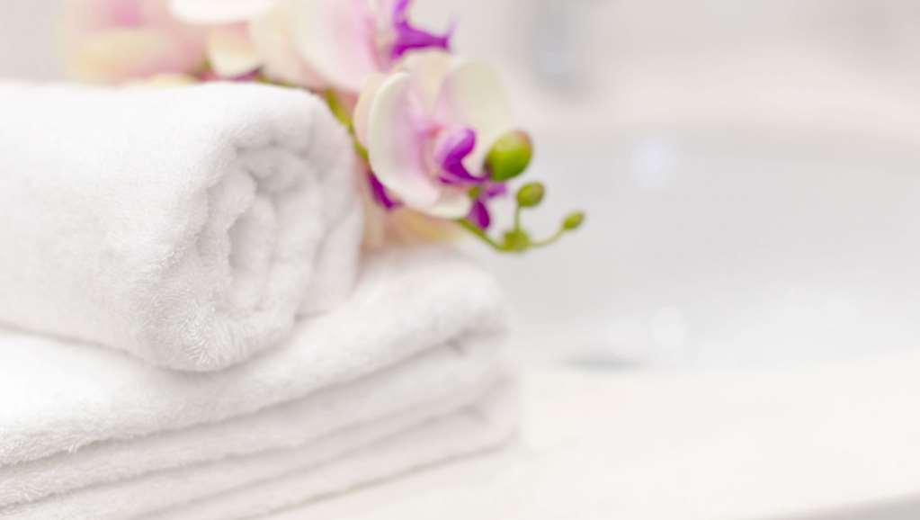 Super 8 By Wyndham Berlin Wi Hotell Rom bilde